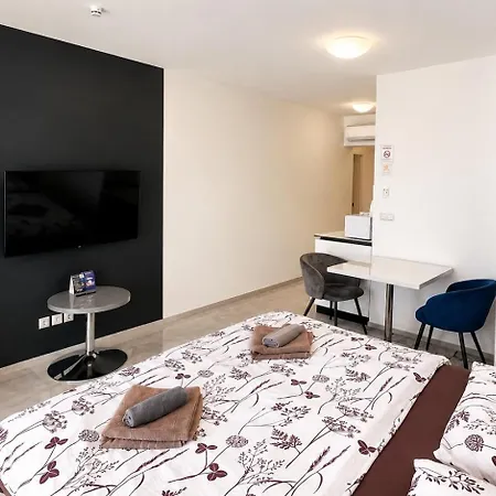 1 With Ac, Vienna Gate 3 Apartment Pressburg