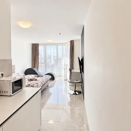 1 With Ac, Vienna Gate 3 Apartment Pressburg